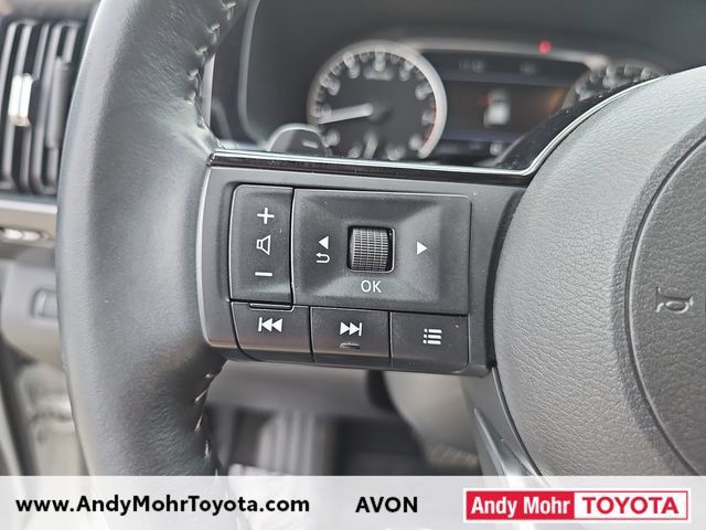 Used 2023 Nissan Pathfinder SL AWD/4WD image 16