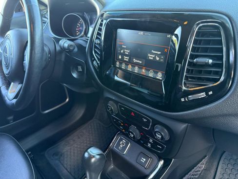 Used 2020 Jeep Compass Latitude FWD image 29
