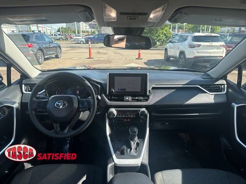 Used 2025 Toyota RAV4 XLE AWD/4WD image 11