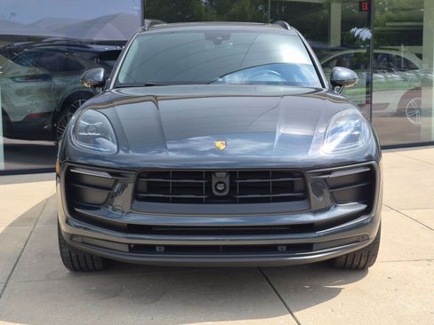 Certified 2026 Porsche Macan AWD/4WD image 6