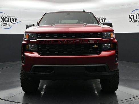 Used 2020 Chevrolet Silverado 1500 Custom w/ Custom Value Package AWD/4WD image 2