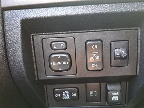 Used 2020 Toyota Tundra SR5 AWD/4WD image 30