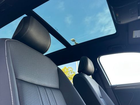 Used 2024 Volkswagen Tiguan SE R-Line image 17