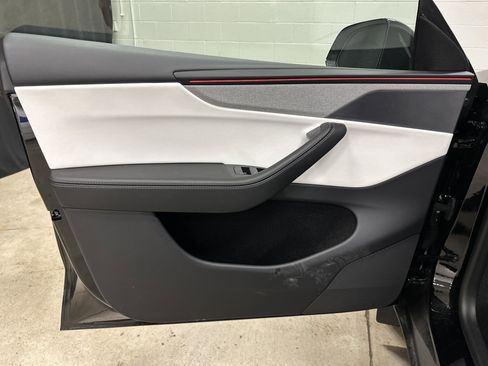 Used 2026 Tesla Model Y 2WD image 14