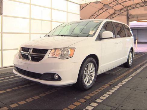Used 2019 Dodge Grand Caravan SXT FWD image 2