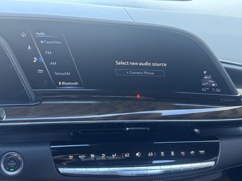 Used 2024 Cadillac Escalade Sport Platinum w/ LPO, ONYX Package image 27