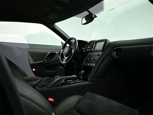 Used 2012 Nissan GT-R Premium image 31