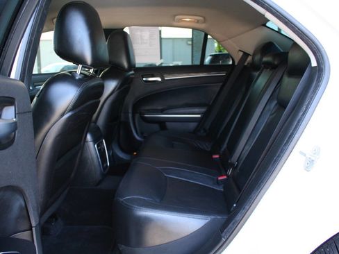 Used 2017 Chrysler 300 Limited RWD image 23