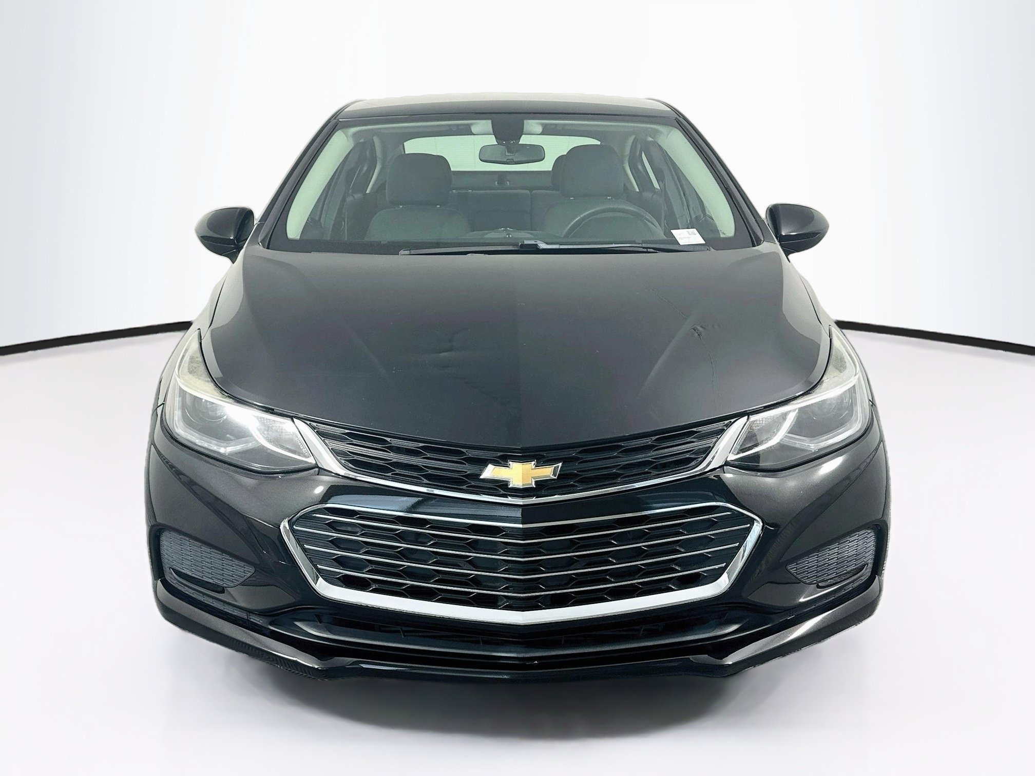Used 2018 Chevrolet Cruze LT w/ Convenience Package FWD image 2