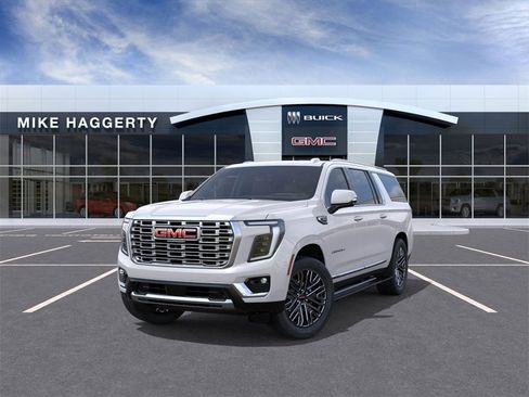 New 2025 GMC Yukon XL Denali w/ Denali Reserve Package image 8