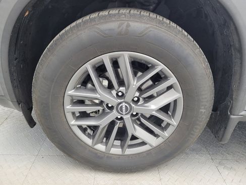 Used 2023 Nissan Rogue S image 31