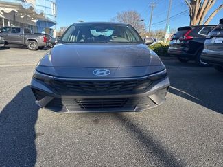 Used 2024 Hyundai Elantra SE video 2