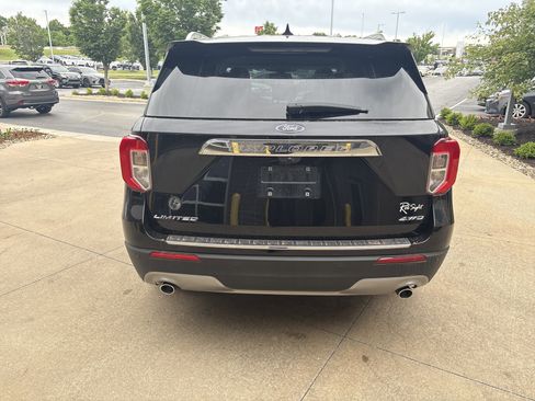 Used 2021 Ford Explorer Limited w/ Equipment Group 301A AWD/4WD image 9