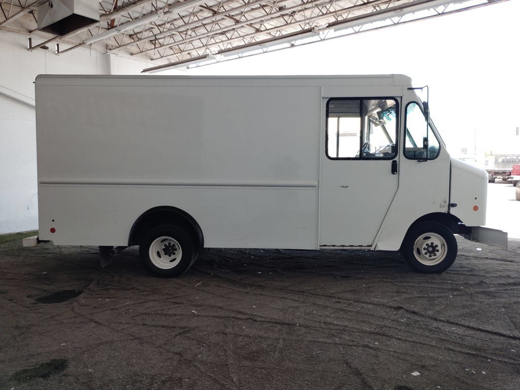 Used 2017 Ford E-350 and Econoline 350 Super Duty w/ A/C Prep Package RWD image 6