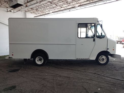 Used 2017 Ford E-350 and Econoline 350 Super Duty w/ A/C Prep Package RWD image 6