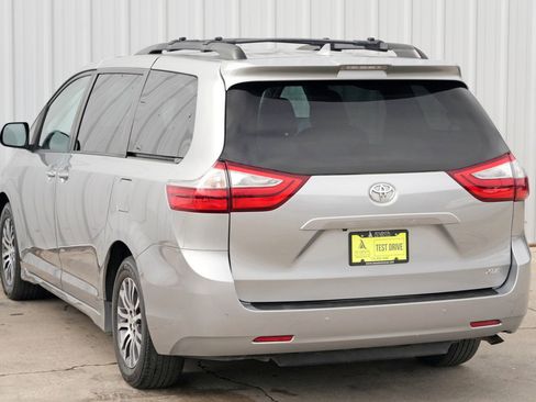 Used 2018 Toyota Sienna XLE Premium image 48