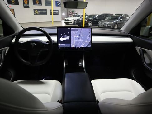 Used 2021 Tesla Model Y Long Range image 11