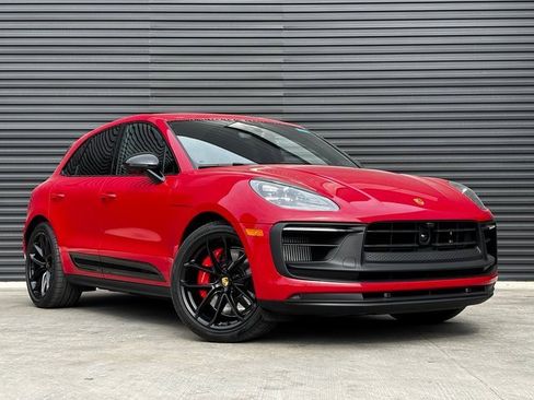 Certified 2025 Porsche Macan GTS image 9