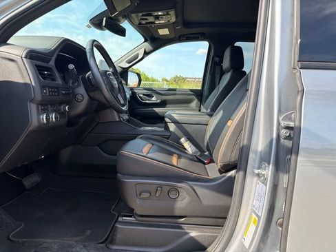 Used 2024 GMC Yukon AT4 w/ Technology Package AWD/4WD image 10