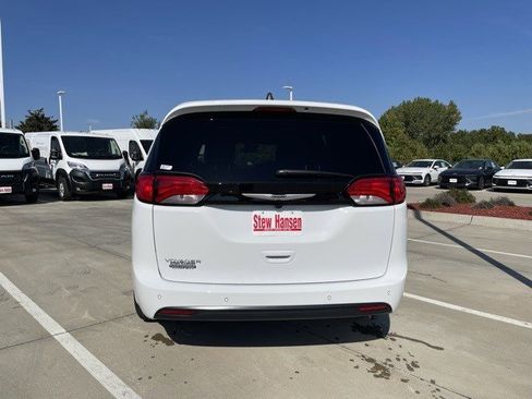 New 2026 Chrysler Voyager LX image 5