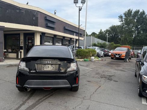 Used 2015 Scion tC FWD image 8
