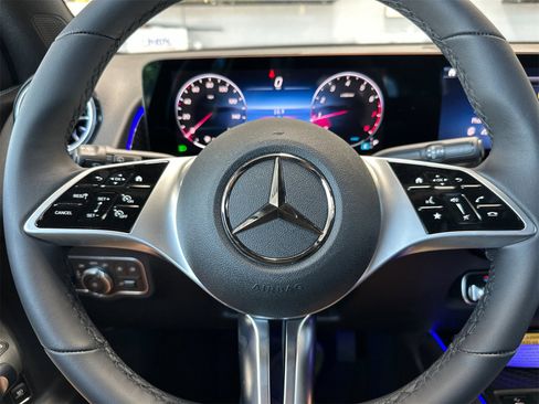 New 2025 Mercedes-Benz GLB 250 4MATIC image 24