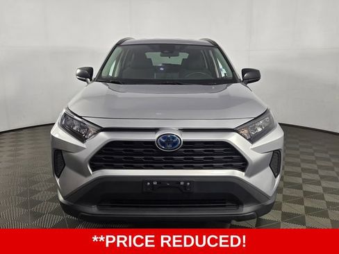 Used 2022 Toyota RAV4 LE AWD/4WD image 2