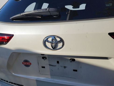 Used 2021 Toyota Highlander XLE AWD/4WD image 20