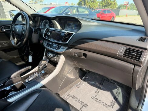 Used 2015 Honda Accord Touring image 19