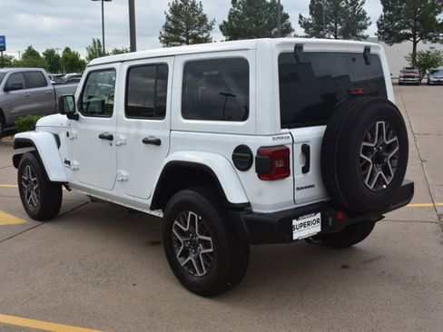 Used 2025 Jeep Wrangler Unlimited Sahara AWD/4WD image 8