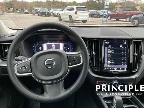 Certified 2025 Volvo XC60 B5 Core image 19