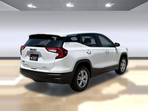 Used 2024 GMC Terrain SLE AWD/4WD image 9