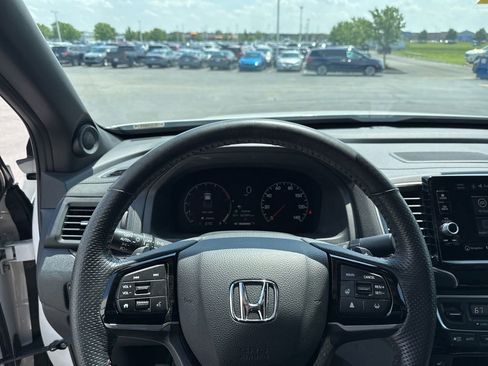 Certified 2024 Honda Ridgeline Black Edition image 12