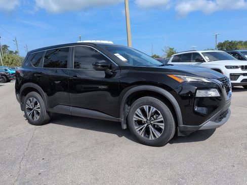 Used 2023 Nissan Rogue SV FWD image 2