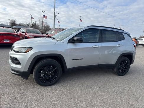 New 2026 Jeep Compass Latitude image 3