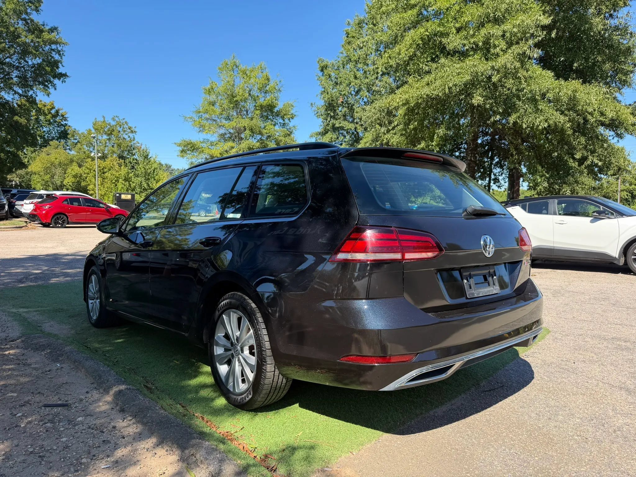 Used 2019 Volkswagen Golf S AWD/4WD image 7