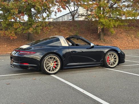 Used 2019 Porsche 911 image 14