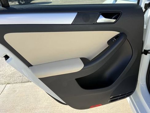 Used 2014 Volkswagen Jetta SE image 16