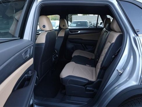 New 2026 Volkswagen Atlas Cross Sport SE image 19