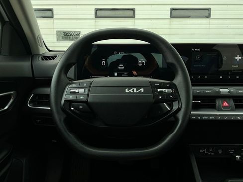 Used 2025 Kia K4 LXS image 33