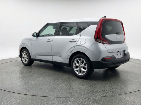Used 2025 Kia Soul LX w/ LX Technology Package FWD image 6