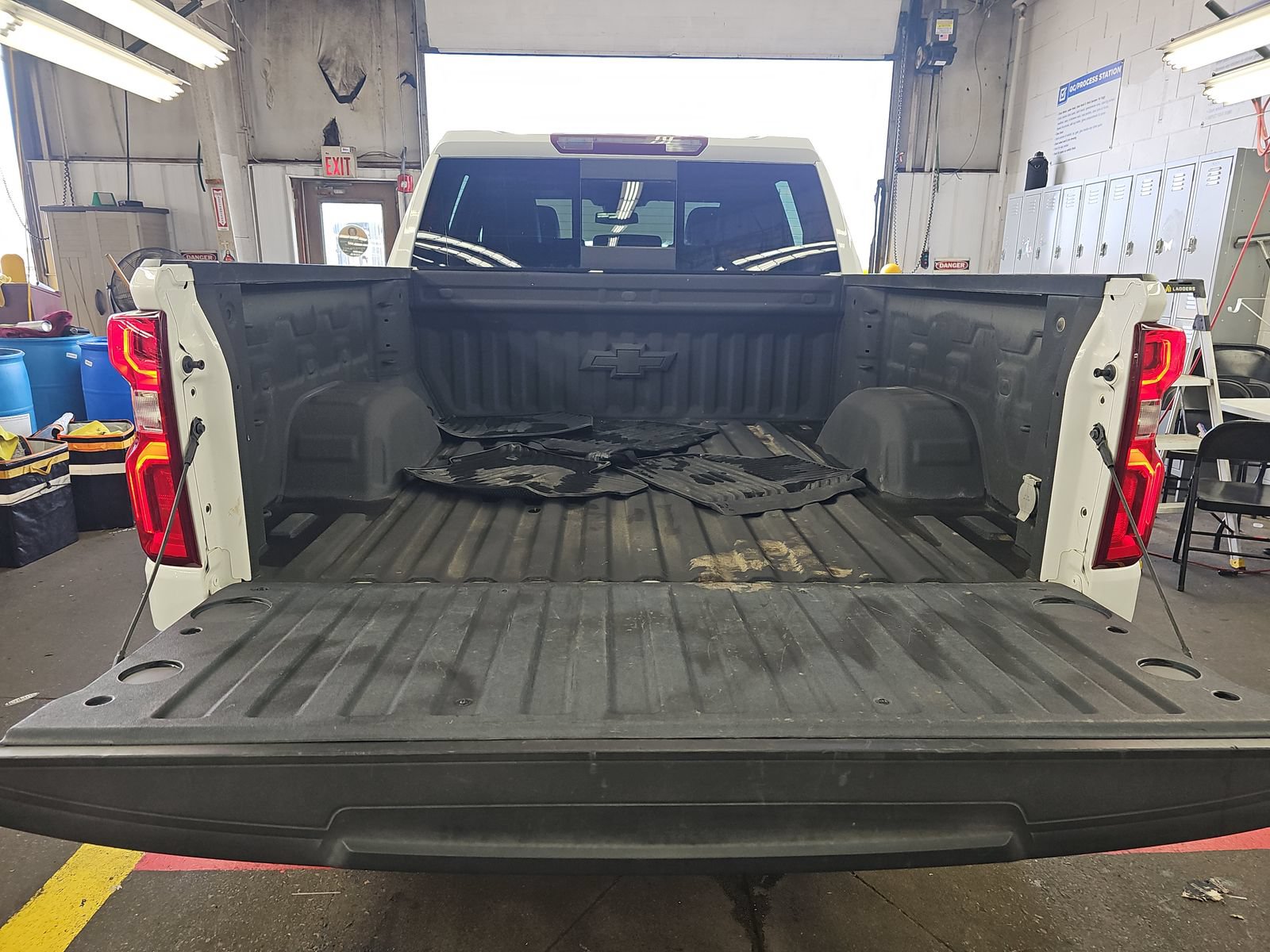 Used 2023 Chevrolet Silverado 1500 LTZ w/ LTZ Convenience Package II AWD/4WD image 17