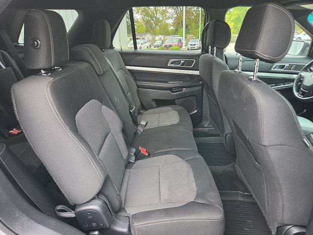Used 2017 Ford Explorer XLT AWD/4WD image 10