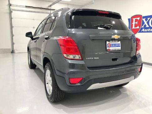 Used 2018 Chevrolet Trax LT w/ LT Convenience Package image 11