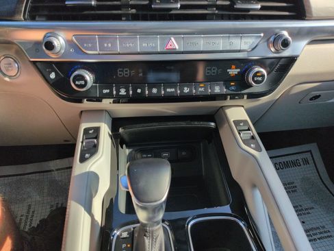 Used 2022 Kia Telluride EX w/ Towing Package AWD/4WD image 18