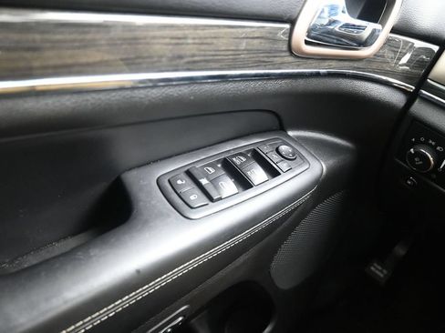 Used 2017 Jeep Grand Cherokee Overland AWD/4WD image 28