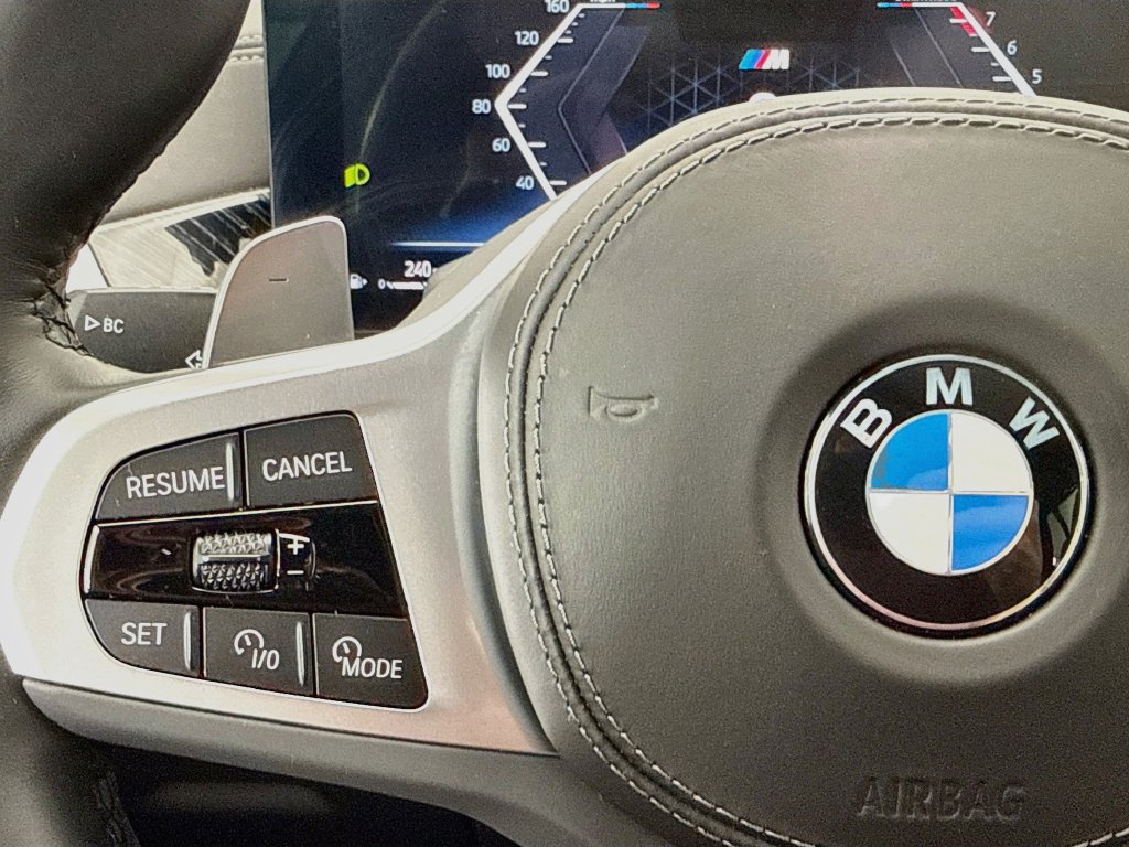 Used 2024 BMW X5 sDrive40i w/ M Sport Package RWD image 11