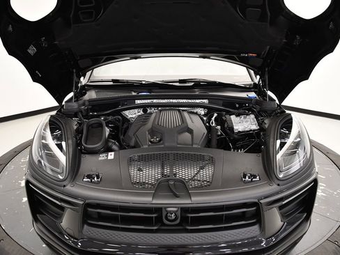 Used 2025 Porsche Macan image 13