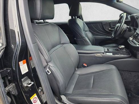 Used 2019 Lexus LS 500 w/ Accessory Package (Z2) RWD image 14
