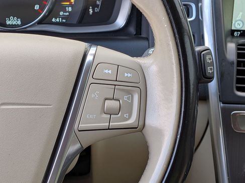 Used 2016 Volvo XC60 T5 Premier w/ Proximity Package image 16